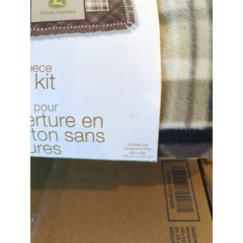 John Deere No Sew Fleece Throw Kit DIY Blanket Plaid Tractor 43x55 New‎ - Picture 3 of 5